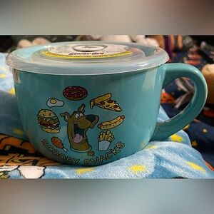 Silver Buffalo Scooby Doo Scooby Snacks Ceramic Soup Mug with Vented Plastic Lid